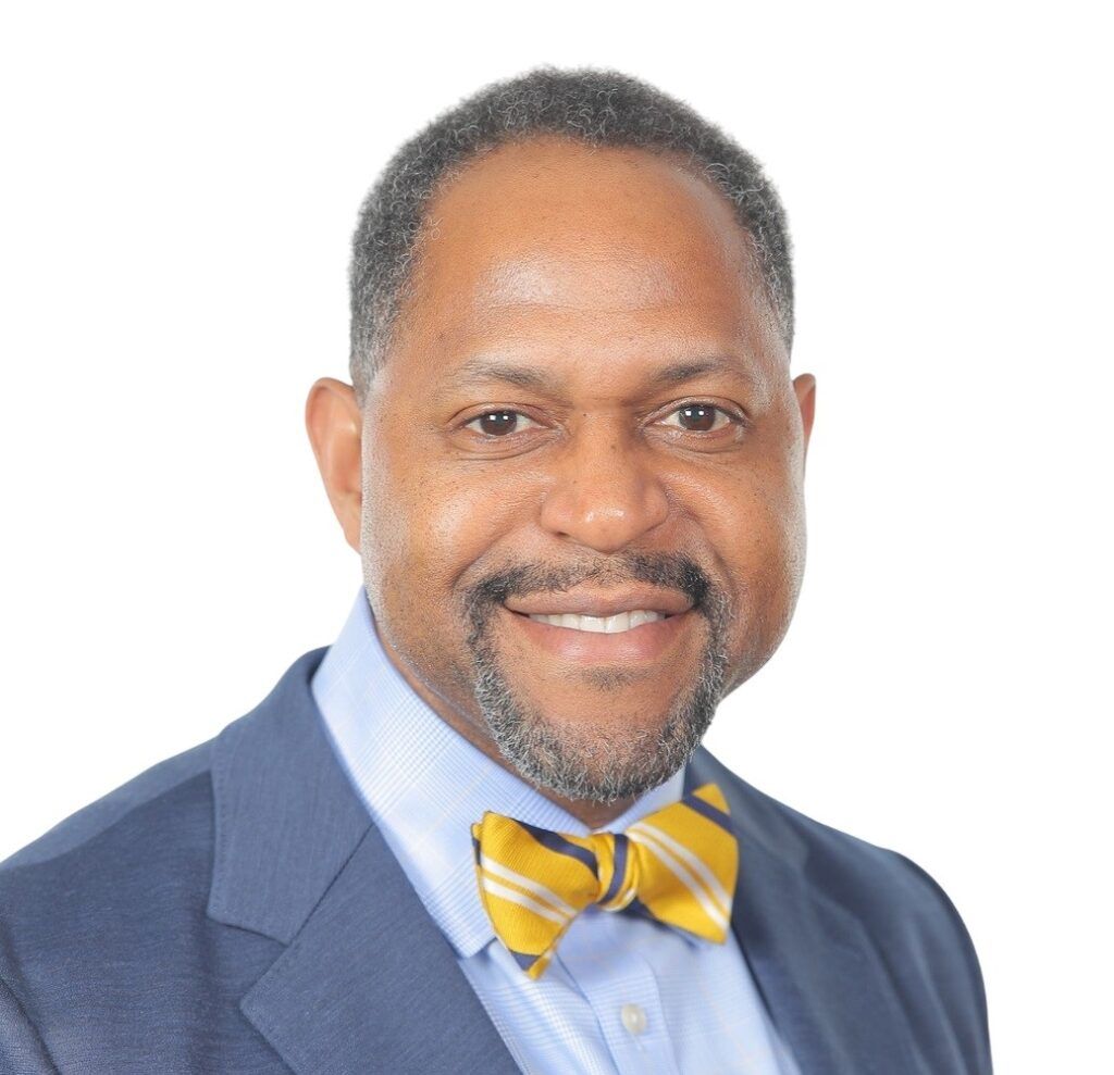 Square-Rey-Hollingsworth-Falu-White-Background